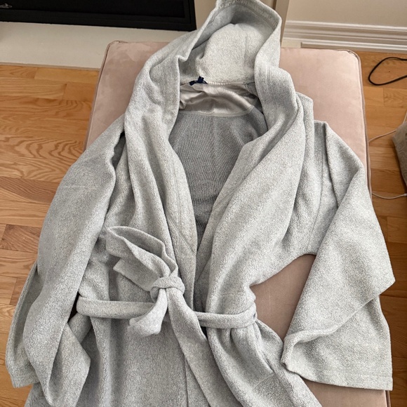 Reitmans Grey Hooded Robe - size xl - Picture 2 of 6